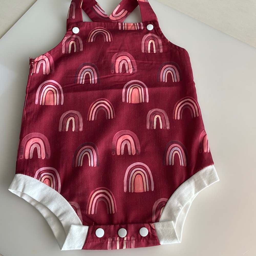 New One Piece Rainbow Size 6-9 months k